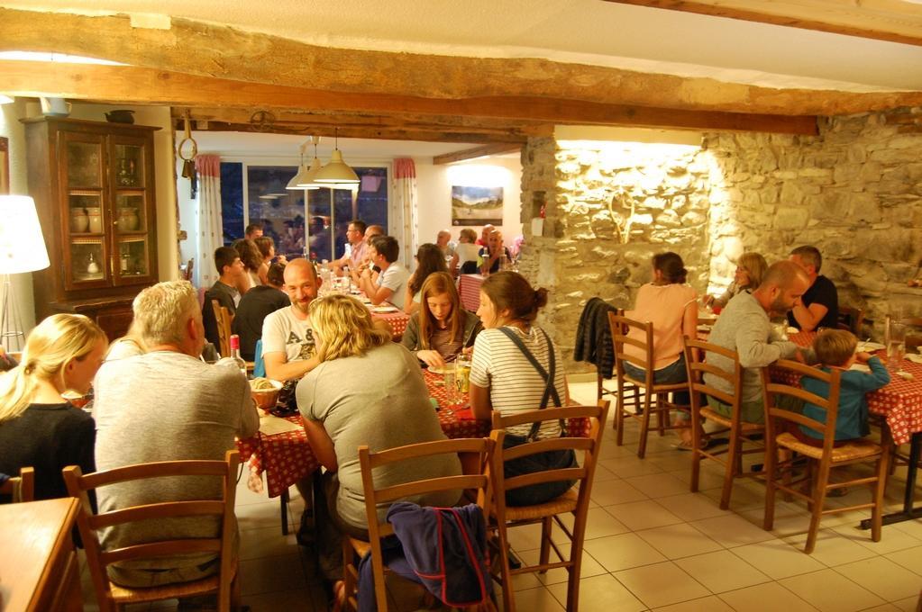 Gite La Maisonnee Sazos Ngoại thất bức ảnh